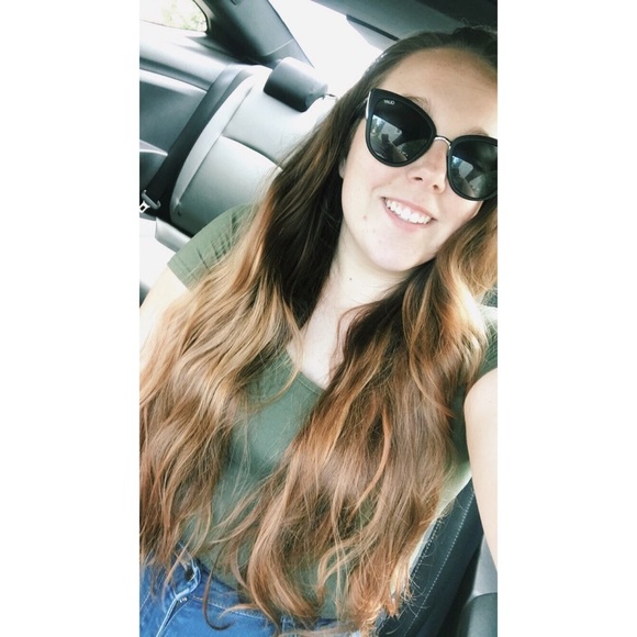 Meet your Posher, Desiree - Picture 2 of 3